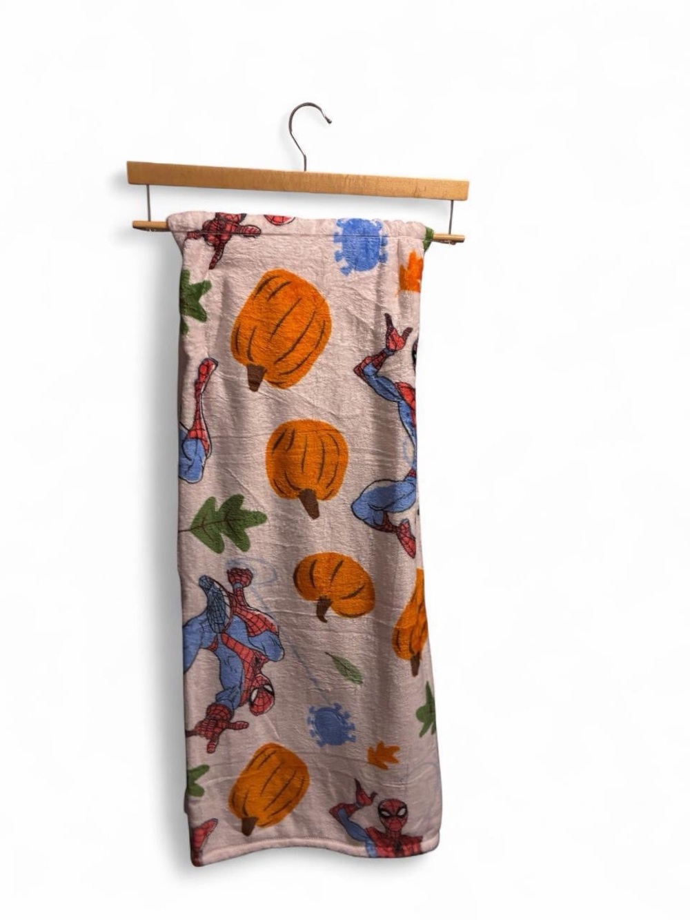 Kids' Spiderman Pumpkin Throw Blanket to- Orange/Blue